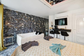 Love Room - La Création d'Adam avec Jacuzzi